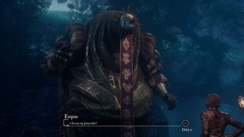 Ogromna postać w ozdobnych szatach z maską na twarzy pyta gracza „Chcesz się przytulić?”, a w tle widać mroczny, magiczny las.