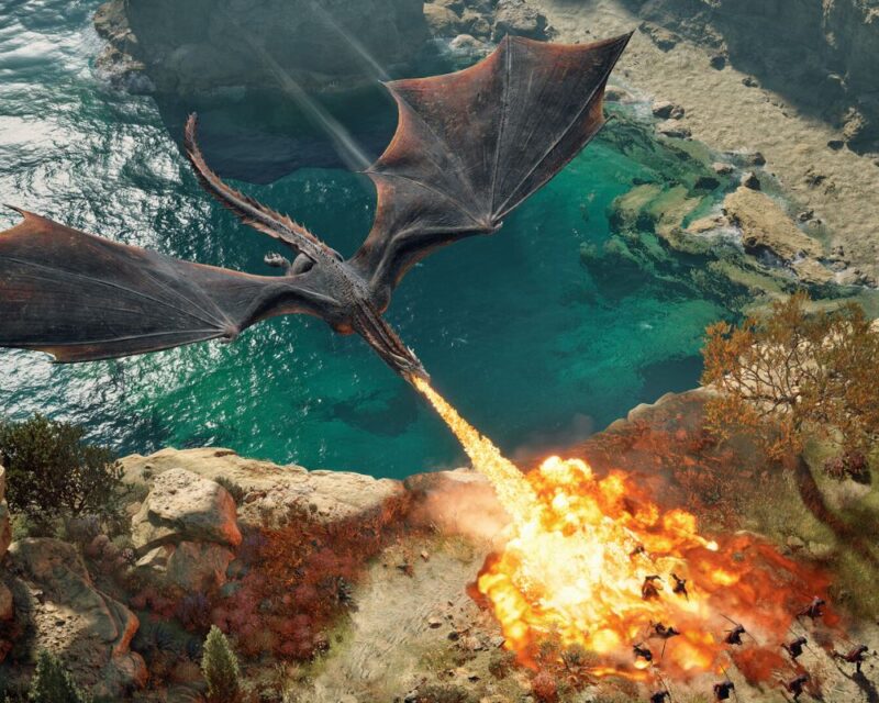 Na obrazku widzimy imponującą scenę z gry fantasy – wielki, czarny smok leci nad skalistym wybrzeżem i zionie ogniem na grupę żołnierzy znajdujących się na ziemi. Jego skrzydła są szeroko rozpostarte, a strumień ognia wypuszczany z paszczy rozświetla okolicę, ogarniając wrogów płomieniami. W tle widać lazurowe wody i surowe klify, co nadaje scenerii epickiego charakteru. Żołnierze próbują uciekać, ale są bez szans wobec potęgi smoczego ataku. Ujęcie dynamiczne, pełne napięcia i brutalnej siły, przywodzące na myśl sceny bitewne znane z uniwersum „Gry o tron”.