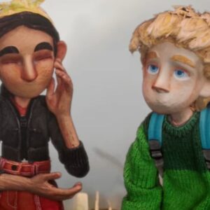 Na obrazku są dwie animowane postacie w stylu lalkowym. Jedna z nich ma ciemne włosy, żółtą opaskę i czarną kurtkę, a druga jasne włosy, zielony sweter i niebieski plecak. Wyglądają, jakby rozmawiały ze sobą, a w tle widać zamglone niebo.