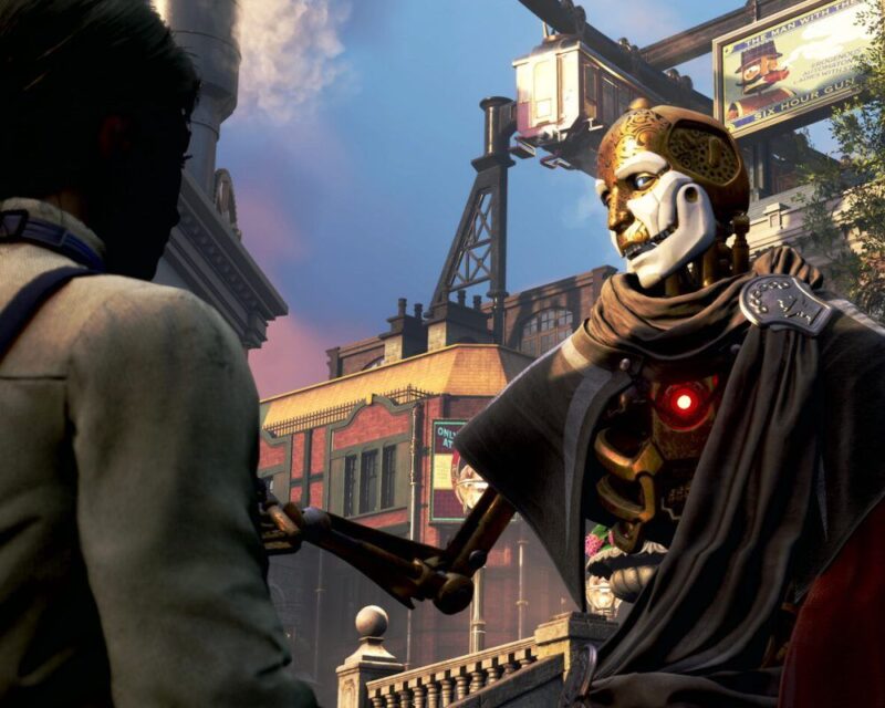 Na obrazku widzimy scenę z gry utrzymanej w stylistyce steampunkowej. Po lewej stronie, częściowo odwrócona, stoi postać ludzka, najprawdopodobniej główny bohater lub bohaterka. Naprzeciw niej znajduje się humanoidalny robot o złocono-białej masce, z wyraźnie widoczną czerwoną diodą w piersi, przypominającą serce. Maszyna ma ozdobny, niemal arystokratyczny wygląd – nosi pelerynę z metalicznym zapięciem i sprawia wrażenie inteligentnej, być może nawet szlacheckiej postaci. W tle widzimy klasyczną architekturę z cegły i szyld reklamowy, a nad ulicami unosi się kolej jednoszynowa, wzmacniając industrialno-retrofuturystyczny klimat. Całość utrzymana jest w bogatej palecie barw i świetnie oddaje atmosferę świata, gdzie zaawansowana technologia miesza się z XIX-wiecznym stylem.