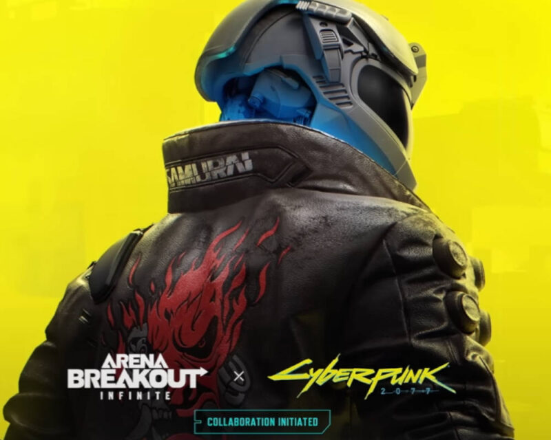 Obraz przedstawia grafikę promującą współpracę między dwiema grami: "Arena Breakout Infinite" i "Cyberpunk 2077". Na pierwszym planie widać postać odwróconą plecami, ubraną w czarną, skórzaną kurtkę z napisem "SAMURAI" na kołnierzu i dużym, stylizowanym czerwonym symbolem płonącej czaszki na plecach. Postać ma na sobie również futurystyczny, szaro-niebieski hełm, który częściowo zakrywa jej głowę. W dolnej lewej części obrazu znajduje się logo "ARENA BREAKOUT INFINITE" z białym napisem na czarnym tle. Po prawej stronie tego logo widnieje znak "X", a obok niego, po prawej, logo "CYBERPUNK 2077", również z białym napisem na czarnym tle. Poniżej logotypów, na zielonym tle, widnieje poziomy pasek z napisem "COLLABORATION INITIATED" (Współpraca zainicjowana). Całe tło obrazu jest jednolicie jaskrawożółte, co kontrastuje z ciemnymi elementami stroju postaci i logotypami. Grafika ma wyraźny, nieco mroczny i futurystyczny styl, charakterystyczny dla estetyki "Cyberpunk 2077".