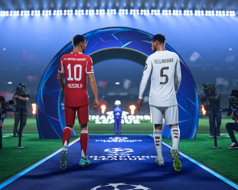 Obraz przedstawia dwóch piłkarzy odwróconych plecami do widza, idących w stronę czegoś, co wygląda na tunel wejściowy na stadion piłkarski. Piłkarz po lewej stronie ma na sobie czerwony strój piłkarski z białymi spodenkami i czerwonymi getrami. Na koszulce widnieje numer "10" i nazwisko "MUSTIALA" poniżej. Na plecach koszulki widnieje również napis "FC BAYERN MÜNCHEN". Piłkarz po prawej stronie ubrany jest w biały strój piłkarski z białymi spodenkami i białymi getrami, które wyglądają na podarte w kilku miejscach na wysokości łydek. Na jego koszulce widnieje numer "5" i nazwisko "BELLINGHAM" powyżej. Obaj piłkarze idą po niebieskim dywanie lub bieżni, na której widoczne jest logo Ligi Mistrzów UEFA. W tle widać bramę w kształcie łuku, prawdopodobnie wejście na boisko, a za nią jaskrawo oświetlony stadion z rzędami siedzeń i reflektorami. Po bokach, w oddali, widać postaci ludzkie, wyglądające jak personel lub operatorzy kamer. Cała scena jest dobrze oświetlona, co sugeruje nocny mecz lub wydarzenie.