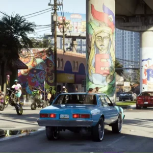 Ulica w Vice City w GTA VI – kolorowe murale na filarach, motocykliści i niebieski samochód w centrum kadru.