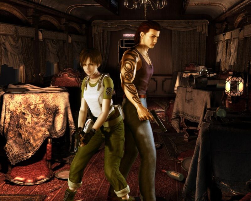 grafika promująca grę Resident Evil 0, przedstawia dwie główne postaci – młodą kobietę z krótkimi brązowymi włosami w zielonej koszulce, białej kamizelce kuloodpornej i ciemnozielonych spodniach, w dłoniach trzyma pistolet, obok plecami do niej stoi wysoki mężczyzna z czarną czupryną, wytatuowanym rękawem na prawej ręce, w ciemnym podkoszulku i jeansach, w prawej dłoni trzyma pistolet, dookoła nich widać porozrzucane przedmioty i zniszczone stoliki, z tyłu zaś drzwi wagonu