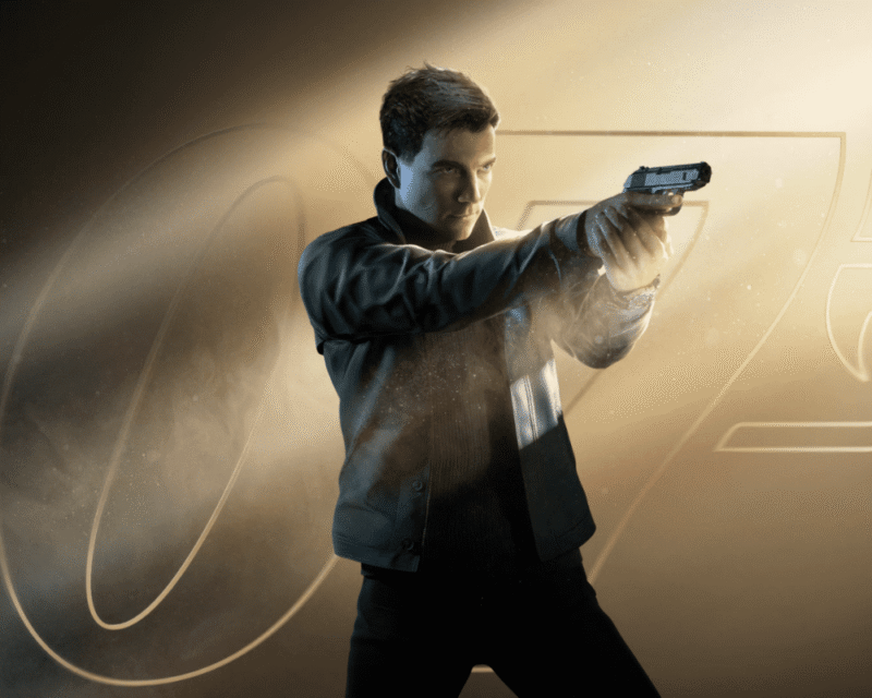 Postać mężczyzny w ciemnej kurtce celuje pistoletem oburącz w kierunku prawej strony kadru. Stoi w dynamicznej pozie na tle rozmytego, złocistego światła z dużym zarysem numeru „007” w tle.