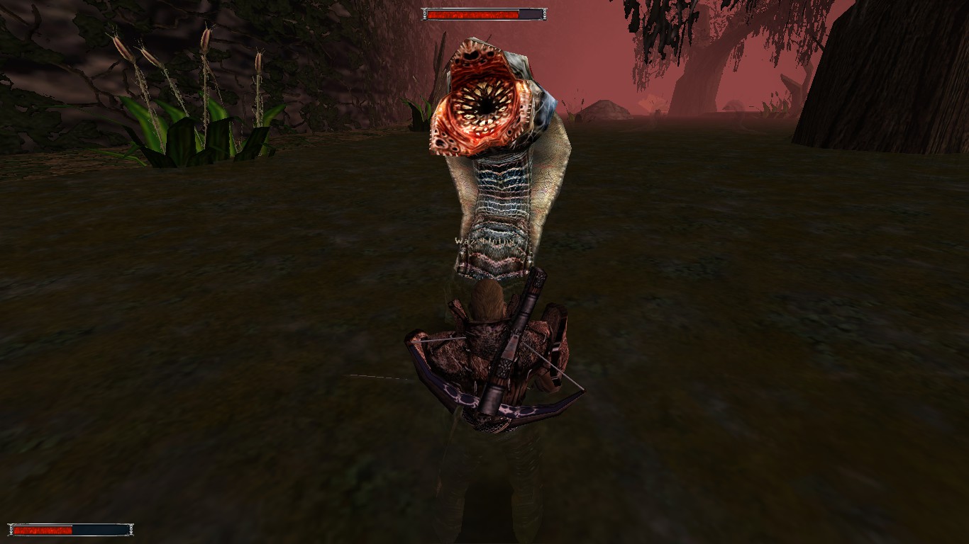 Męska postać z gry Gothic ubrana w brązowy płytowy pancerz stoi przed wężem błotnym z otwartą czerwoną paszczą w grze Gothic