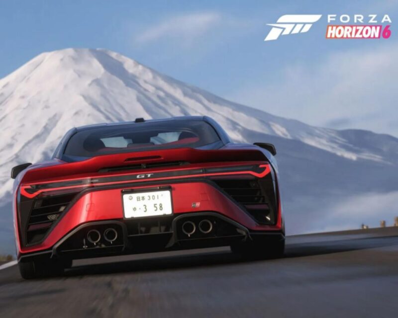 Co wiemy o Forza Horizon 6? Flagowym samochodem będzie 2025 GR GT Prototype. Czerwony samochód jest przedstawiony na tle białej sylwetki Góry Fuji. Pojazd stoi na asfaltowej drodze, tyłem do patrzącego, .