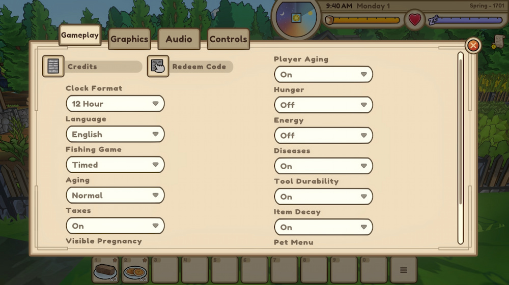 Zrzut ekranu z menu ustawień gry w kreskówkowym stylu. Otwarta jest zakładka „Gameplay”, w której widoczne są opcje takie jak format zegara (12 Hour), język (English), tryb mini-gry wędkarskiej, starzenie postaci, podatki oraz dodatkowe ustawienia po prawej stronie, m.in. starzenie gracza, głód, energia, choroby, trwałość narzędzi i psucie się przedmiotów. W tle, częściowo przyciemnionym, widać farmę i interfejs gry.