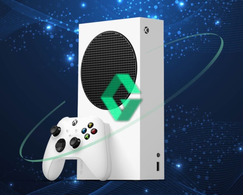 Biała konsola Xbox Series S z kontrolerem i logo Gaming Copilot na nowoczesnym, niebieskim tle. Ilustracja zapowiada Gaming Copilot na konsolach Xbox Series X|S