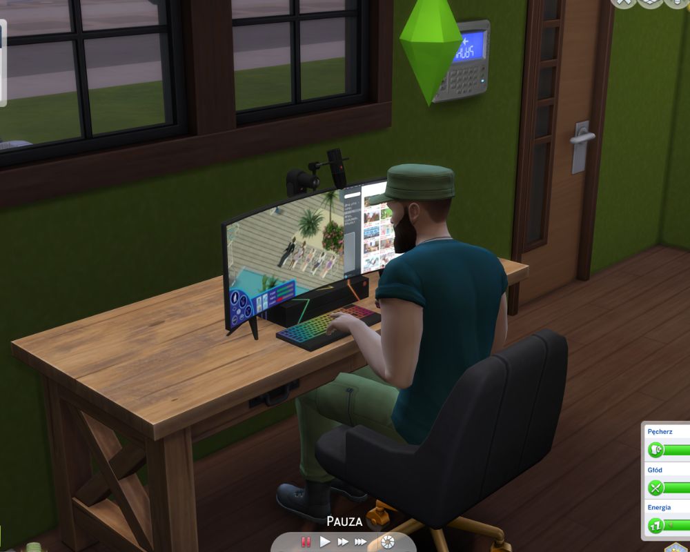 Obraz prezentuje Sima z The Sims 4 grającego na komputerze w The Sims 1