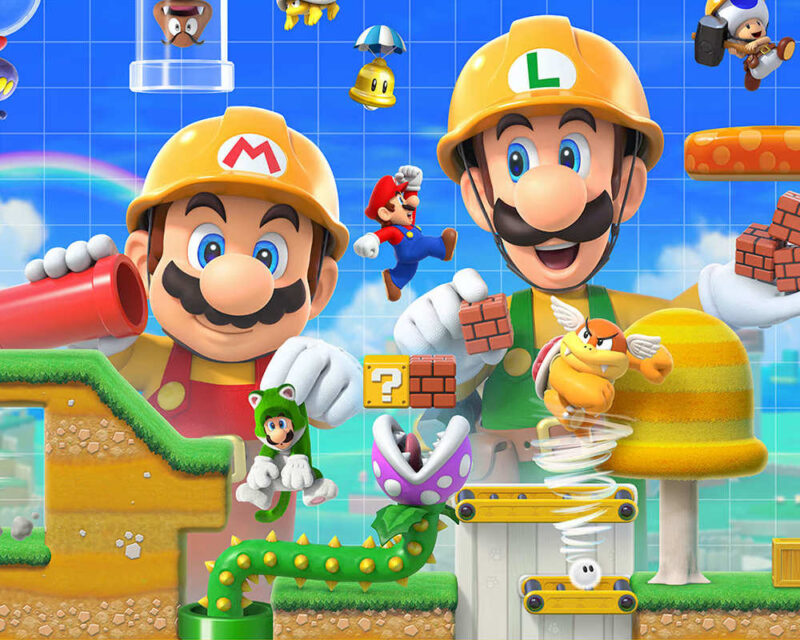 Na ilustracji widać kolorową scenę w stylu gry platformowej z uniwersum Mario. Na pierwszym planie znajdują się Mario i Luigi ubrani w żółte kaski budowlane z literami „M” i „L”, co nawiązuje do motywu tworzenia poziomów. Obaj mają uśmiechnięte twarze i trzymają elementy otoczenia, takie jak cegły czy fragmenty terenu. W tle i wokół nich unoszą się różne charakterystyczne obiekty i przeciwnicy: rura, blok z pytajnikiem, roślina pirania, Goomba oraz inne elementy platformowe. Całość rozgrywa się na tle niebieskiej siatki przypominającej edytor poziomów, co sugeruje kreatywny aspekt budowania własnych plansz. Kolorystyka jest jasna i żywa, a scena dynamiczna i pełna detali.