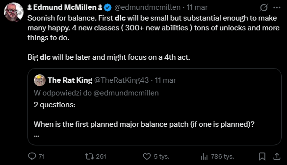 Zrzut ekranu z serwisu X. Edmund McMillen odpowiada użytkownikowi The Rat King na pytanie o aktualizacje balansu. Edmund informuje, że pierwszy, mniejszy dodatek DLC wprowadzi 4 nowe klasy i ponad 300 umiejętności, natomiast większe DLC może skupić się na czwartym akcie gry.