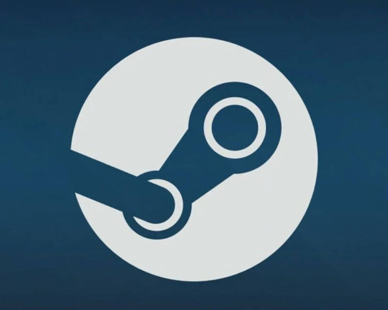 Ten obrazek przedstawia oficjalne logo platformy Steam na ciemnoniebieskim tle. Logo składa się z białego koła z ciemnoniebieskim, stylizowanym symbolem mechanizmu tłokowego wewnątrz. Koło jest przecięte poziomym, białym paskiem w lewym dolnym rogu. Tło jest gładkie i nie ma na nim żadnych innych elementów.