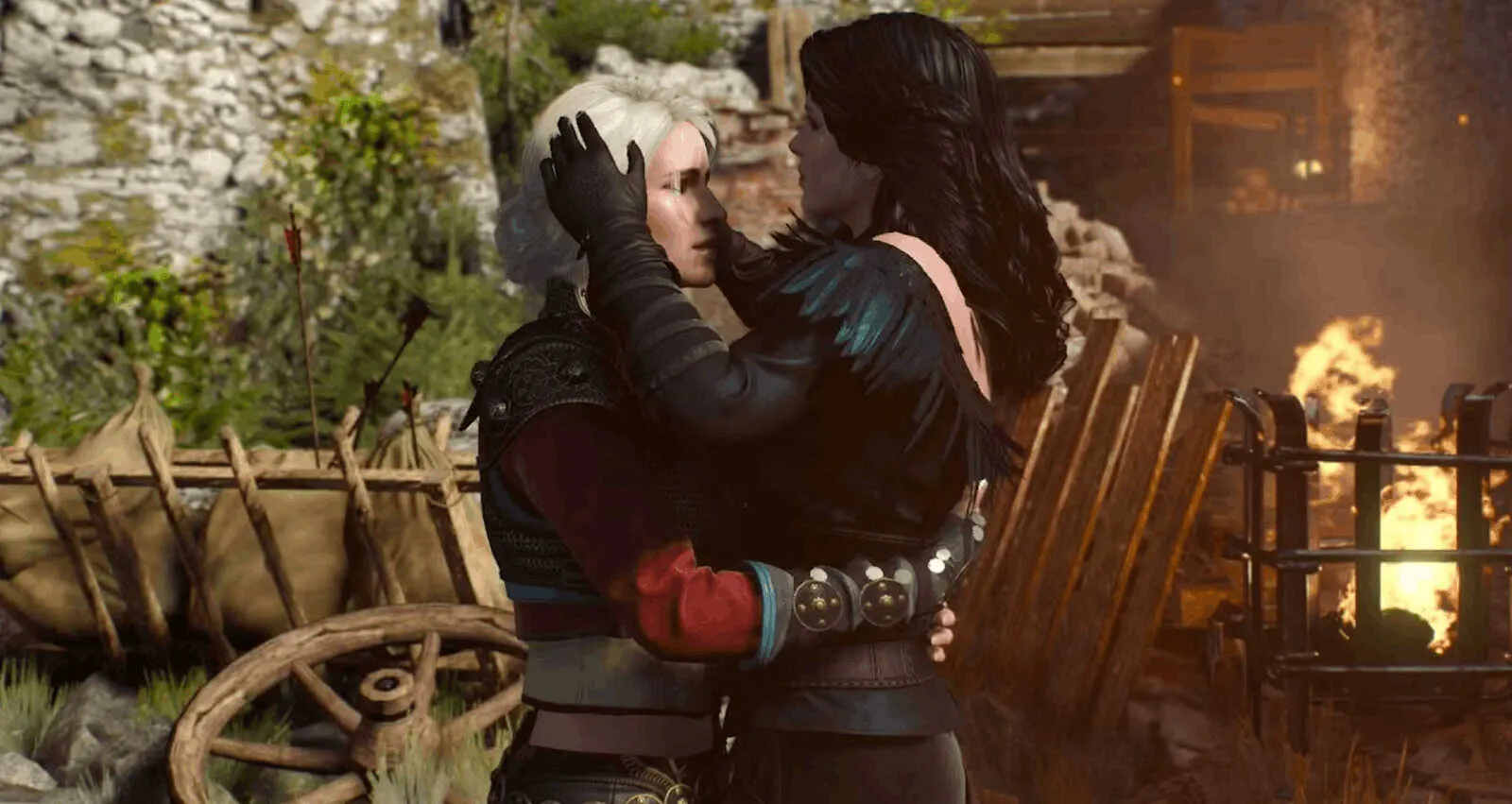ciri i yen wiedzmin 3 Zrzut ekranu z gry Wiedźmin 3: Dziki Gon przedstawiający emocjonalne spotkanie Ciri i Yennefer z Vengerbergu. Po lewej stronie stoi Ciri o charakterystycznych, jasnych (popielatych) włosach, tulona przez czarnowłosą czarodziejkę Yennefer, która trzyma dłonie w czarnych rękawiczkach na jej głowie. Kobiety obejmują się w pasie na tle obozowiska – w tle widać drewniany wóz, kamienne mury oraz płonące ognisko po prawej stronie.