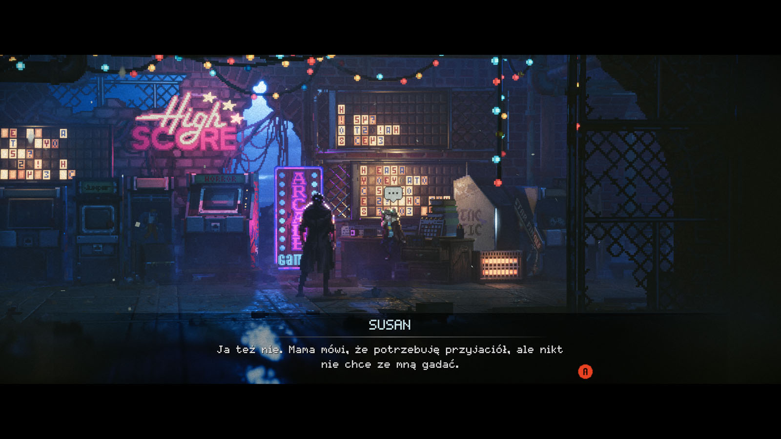 Grafika przedstawia kadr z gry przygodowej w stylistyce pixel-art, ukazujący wnętrze nastrojowego salonu gier oświetlonego neonami i kolorowymi lampkami. W centralnej części pomieszczenia stoi wysoka postać w długim płaszczu, która prowadzi dialog z mniejszą postacią, Susan, co sygnalizuje okno tekstowe na dole ekranu z napisem w języku polskim o potrzebie posiadania przyjaciół. Tło wypełnione jest detalami charakterystycznymi dla estetyki retro-futurystycznej, takimi jak automaty do gier, podświetlany napis „High Score”, pionowy neon „ARCADE” oraz tablice z literami przypominające gry logiczne. Całość sceny jest utrzymana w ciemnej tonacji z dominacją fioletów i błękitów, co w połączeniu z ziarnistą teksturą obrazu buduje melancholijny, niemal noir-owy klimat opowieści.