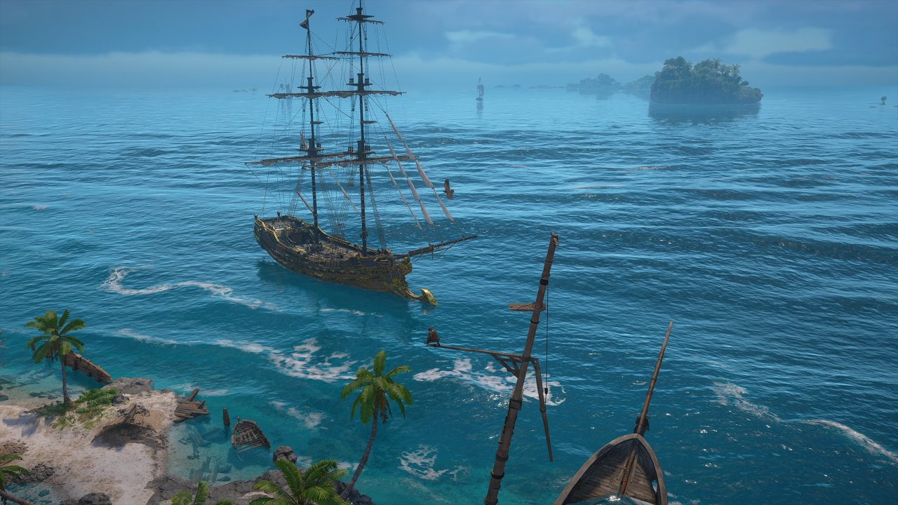 Grafika z gry Assassin's Creed Black Flag: Resynced przedstawia duży żaglowiec zacumowany na spokojnych, turkusowych wodach Karaibów. Statek widziany jest z góry z perspektywy pobliskiego punktu widokowego. Wokół niego rozciąga się rozległa tafla morza z delikatnymi falami i białymi śladami piany. Na pierwszym planie widoczny jest fragment niewielkiej tropikalnej wyspy z palmami, piaszczystą plażą oraz wrakiem małej łodzi, a także maszty dwóch zacumowanych łodzi. W oddali dostrzec można kolejne wysepki porośnięte gęstą roślinnością oraz drugi żaglowiec płynący po horyzoncie